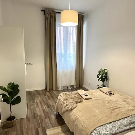 Adele - Old Town, Ac Apartment Bratislava
