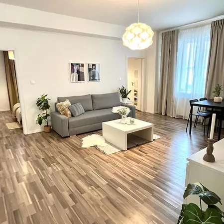 Adele - Old Town, Ac Apartment